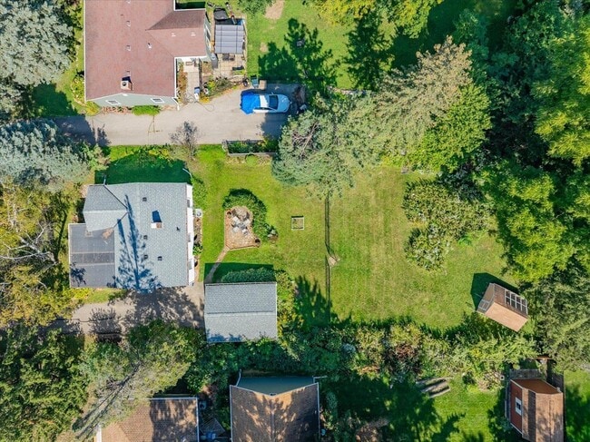 Building Photo - 401 Merrill Crest Dr