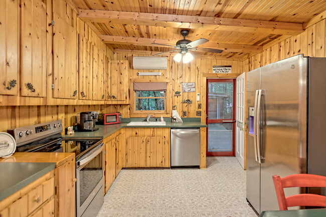 Building Photo - 6180 Crow Creek Rd