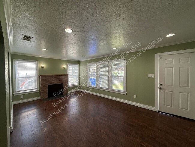 Building Photo - 1478 N Crescent Ave