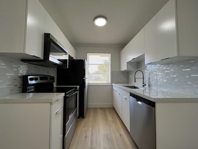 Building Photo - 6301 SW 20th St