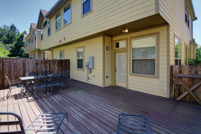 Building Photo - 11 Cheswood Manor Court