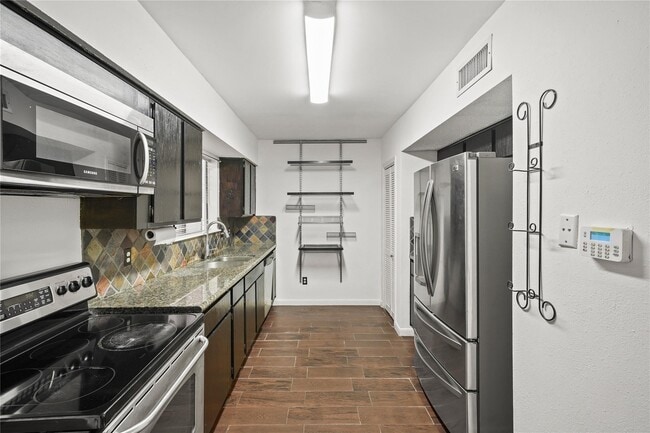 Building Photo - 1998 Augusta Dr