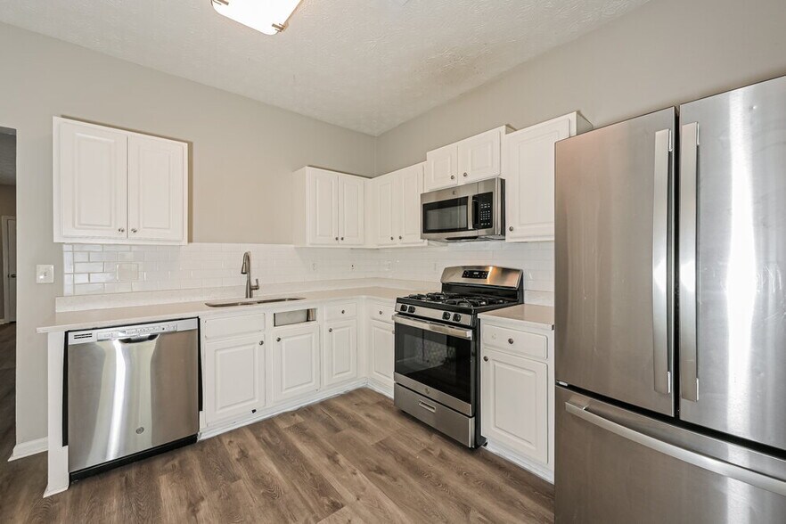 Building Photo - 444 Village Bluff Dr