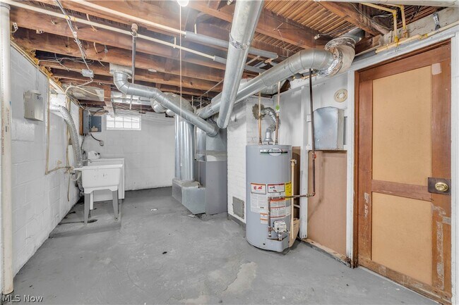 Building Photo - 5440 Hollywood Ave
