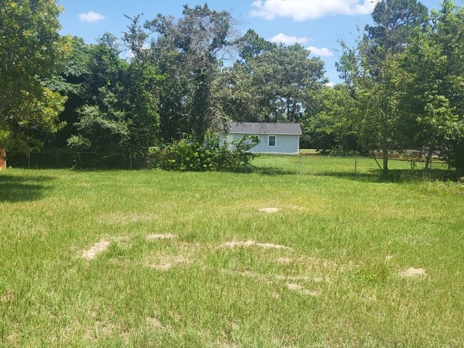 Building Photo - 3 bdroom 1.5 bath off Tobacco Rd