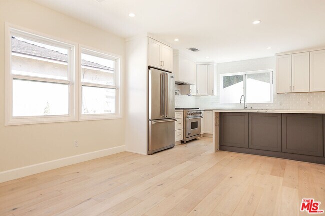 Building Photo - 12524 Woodbine St