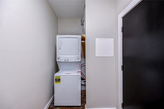 Building Photo - 2205 McKinney St