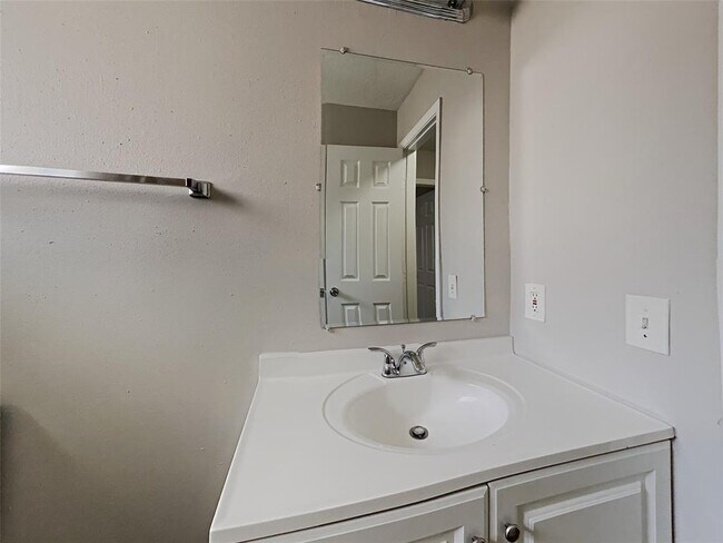 Building Photo - 2806 W Birchdale Dr