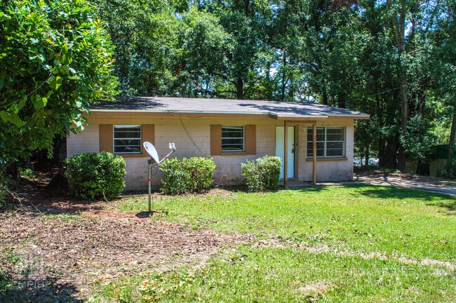 Building Photo - Renovated Home South of FSU