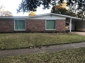 Building Photo - Beautiful 4 Bed House