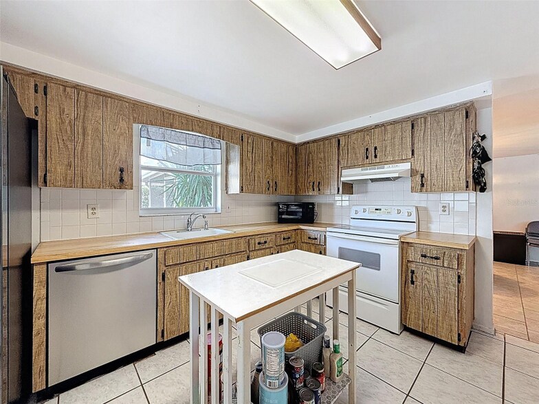 Building Photo - 7815 Foxbloom Dr