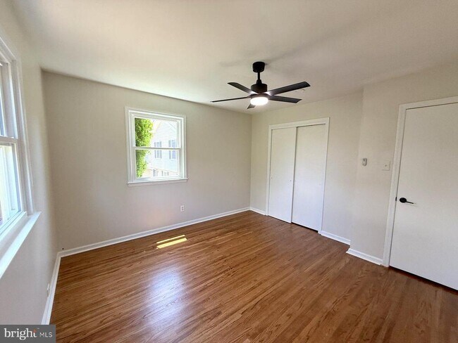 Building Photo - 444 Suffolk Dr