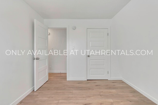 Building Photo - 680 N 400 W