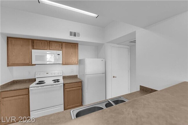 Building Photo - Beautiful 2 bedroom condo with garage!!!