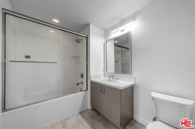 Building Photo - 436 S Virgil Ave