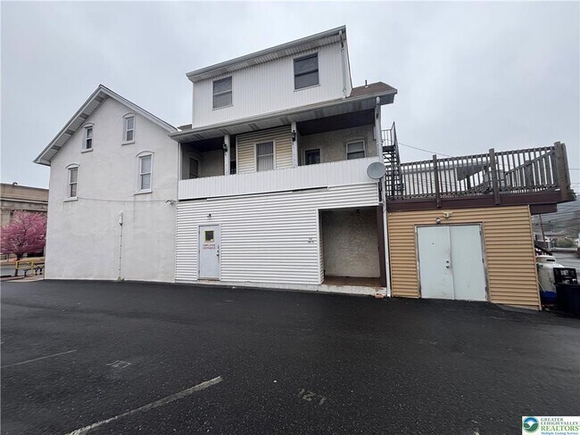 Building Photo - 332 Main St