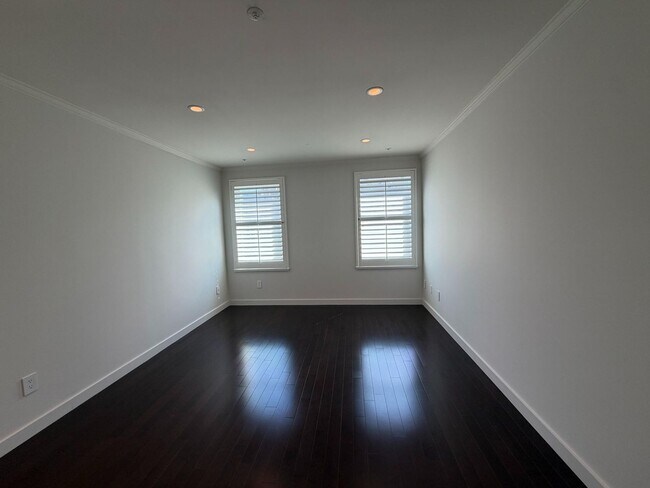 Building Photo - 2050 Divisadero St