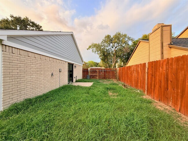 Building Photo - 20235 Blue Juniper Dr