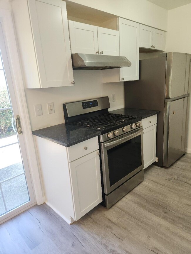 Building Photo - 51 Candlestick Ct