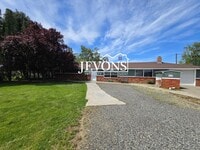 Building Photo - Water and sewer included! Comfortable 3-be...