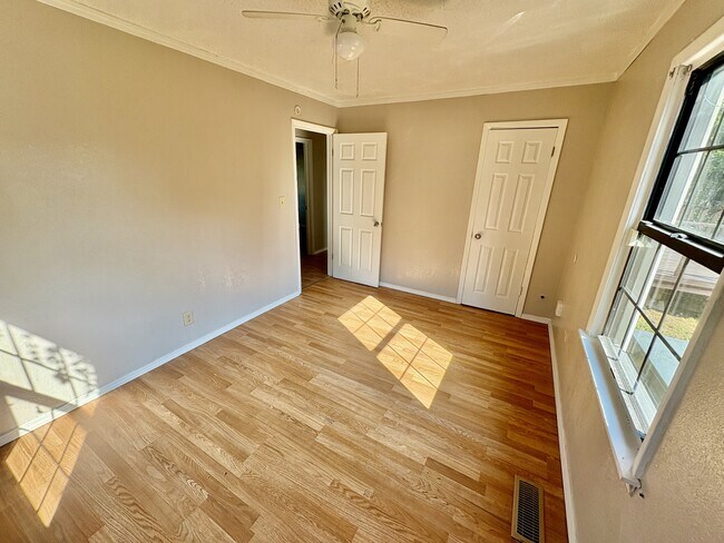 Building Photo - 418 Osage Dr