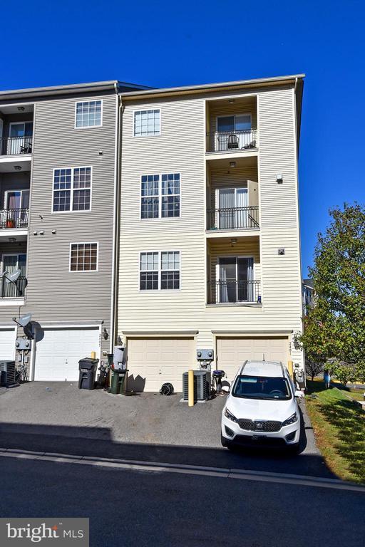Building Photo - 2401 Rainswood Ln