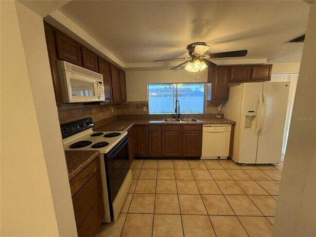 Building Photo - 3525 Springfield Dr