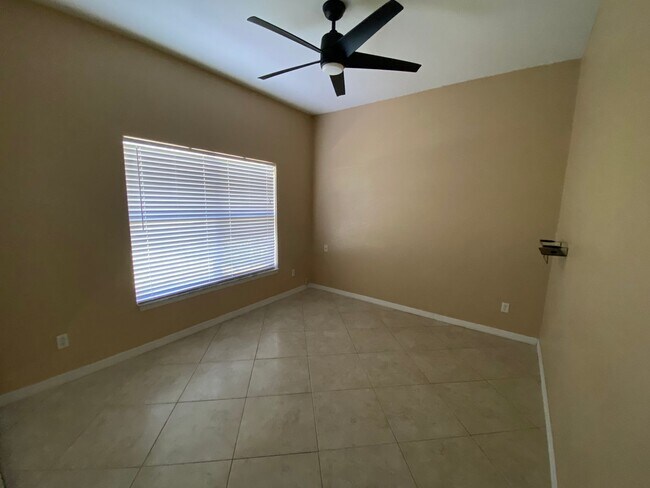 Building Photo - 4/3 Kissimmee Home with Guest-Suite