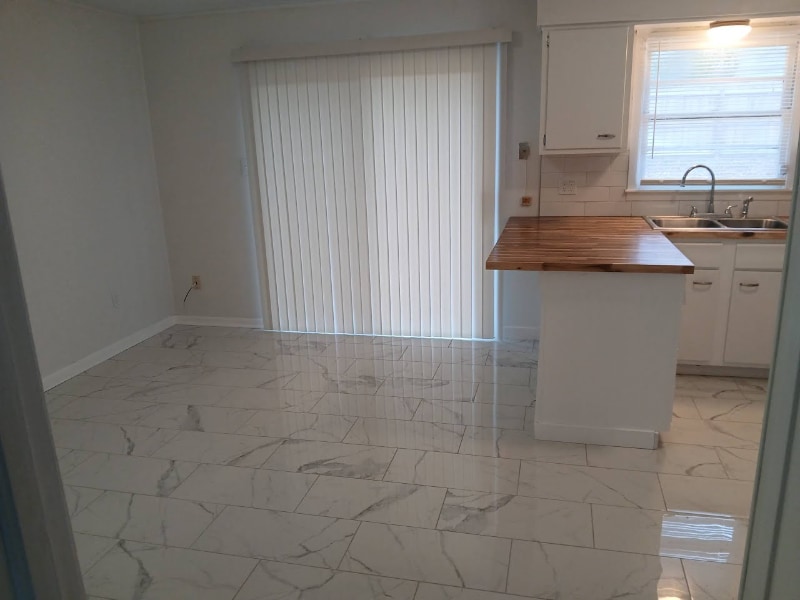 Building Photo - 1703 W Oak Ave