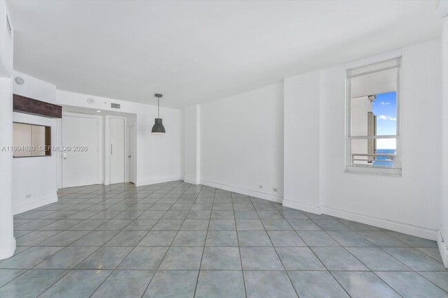 Building Photo - 888 Brickell Key Dr