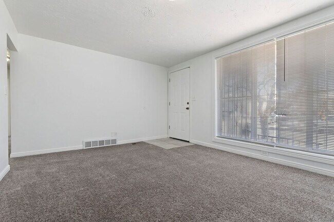 Building Photo - 443 Dorothea Way