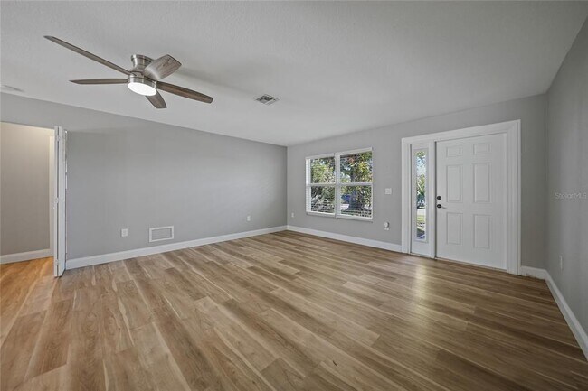 Building Photo - 2925 Magdalina Dr