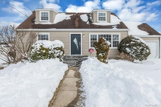 Building Photo - 11 Barbara Dr