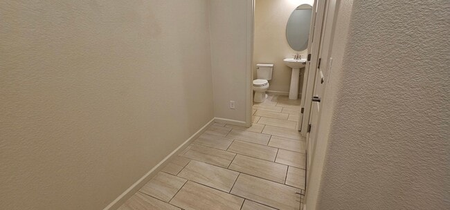 Building Photo - Arbor Villa Town House - Pet on Approval
