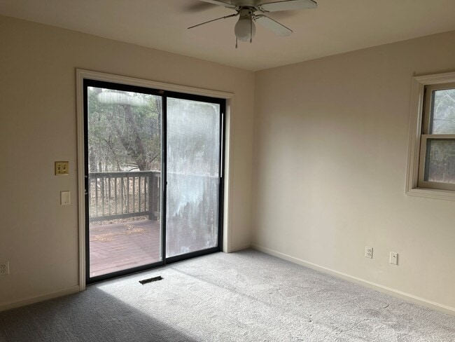 Building Photo - Welcome home!  Sought after Lake of the Woods!