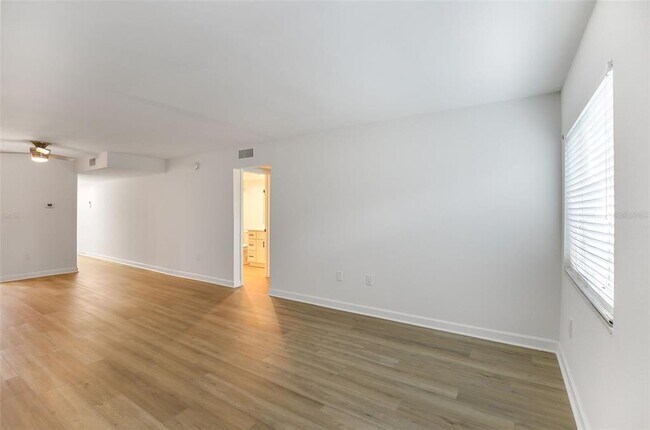 Building Photo - 4570 Overlook Dr NE