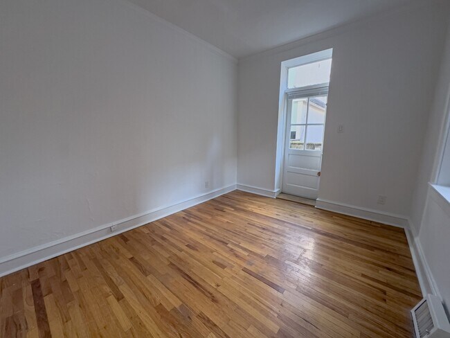 Building Photo - 336 Lombard St