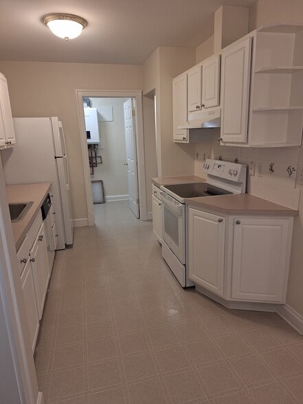 Kitchen - 121 Ontario St