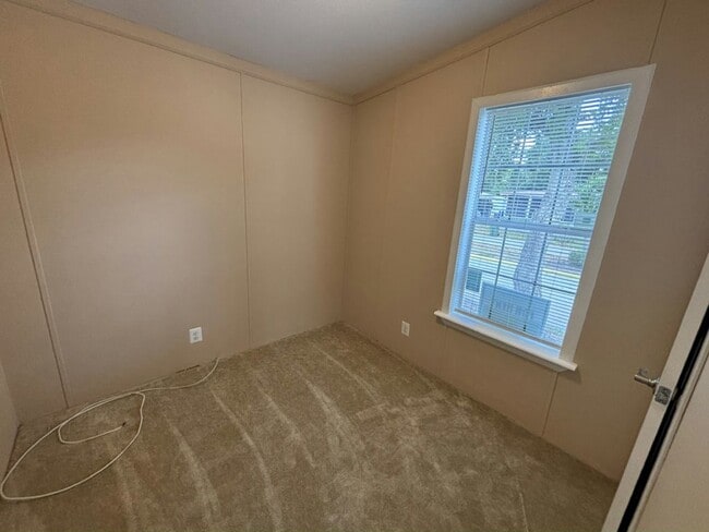 Building Photo - 6305 Colonial Dr