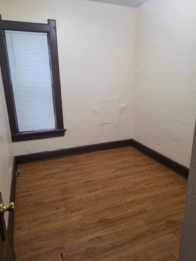 Building Photo - 602WCenterStJ