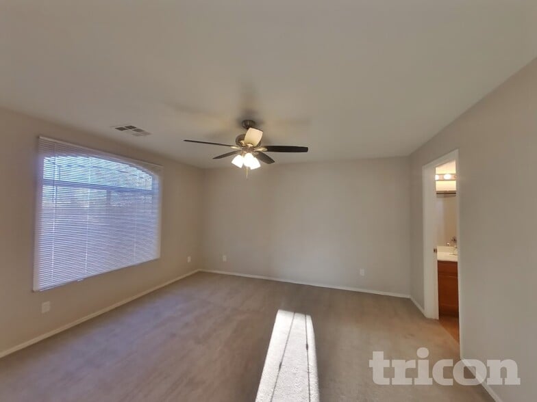 Building Photo - 10535 W Papago St