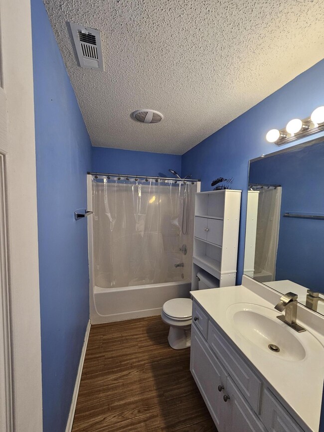 Building Photo - 21 Flower Break Rd