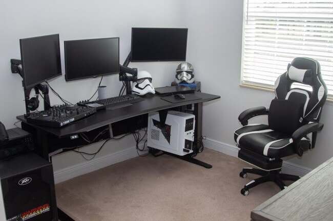 Building Photo - 12601 57th Rd N