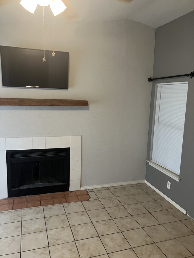 Building Photo - 6207 Valley King