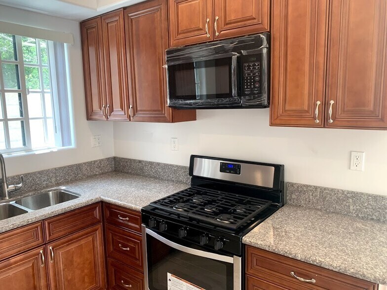 Building Photo - 1423 Franklin St