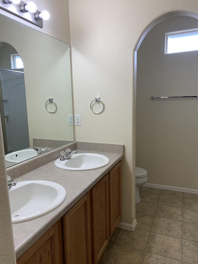 Building Photo - 755 Hailey Glenn View