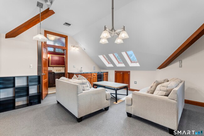 Building Photo - 105 Howe Ave