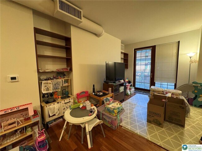 Building Photo - 11 W 2nd St