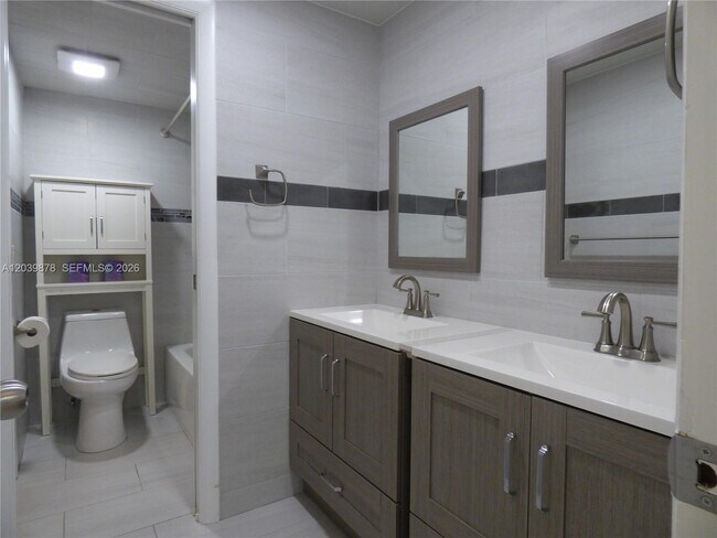 Building Photo - 9631 SW 77th Ave