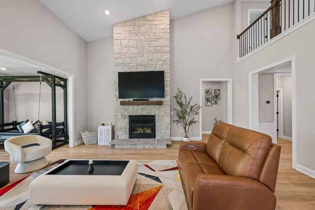 Building Photo - Modern Luxury!  Lakes of Orange Single family home